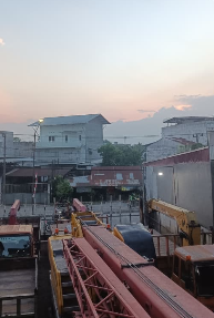 Kantor UJR Crane